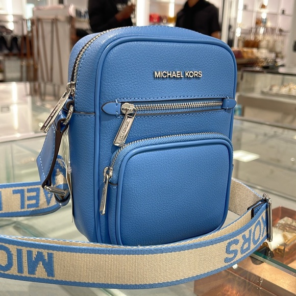 MICHAEL KORS Jet Set Medium Leather Crossbody Bag Flight
Sth Pacific
NWT - Picture 2 of 16